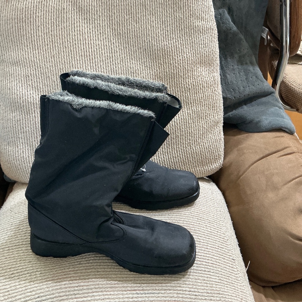 Fur lined black boots